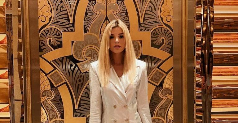 Durante viagem internacional, Giovanna Lancellotti posa em lugar paradisíaco e brinca: ”Como vai embora daqui?”