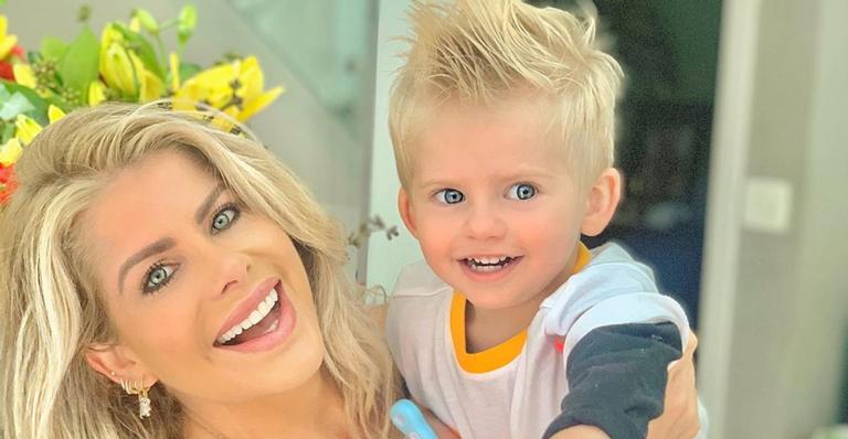 O coração da mamãe não aguenta! Karina Bacchi se derrete ao falar de Enrico Bacchi: ”Razão do meu sorriso”