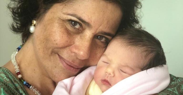 Tata Werneck emociona web com foto de filha recém-nascida e texto feito pela avó da menina
