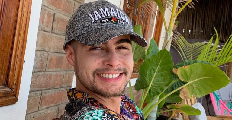 Rafael Vitti faz primeira tatuagem para filha, Clara Maria e compartilha: ”Papai ama”