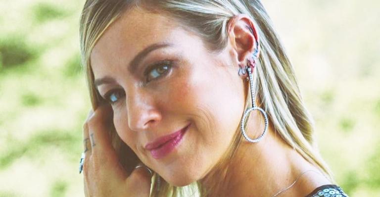 Casamento na área? Luana Piovani manda indireta para o namorado
