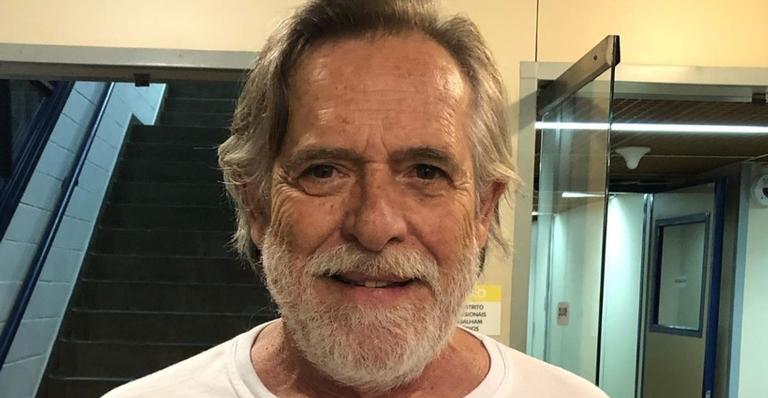 José de Abreu surge ao lado de protagonista de ‘A Dona do Pedaço’ e levanta suspeitas: ”Imaginaria um casal desses?”