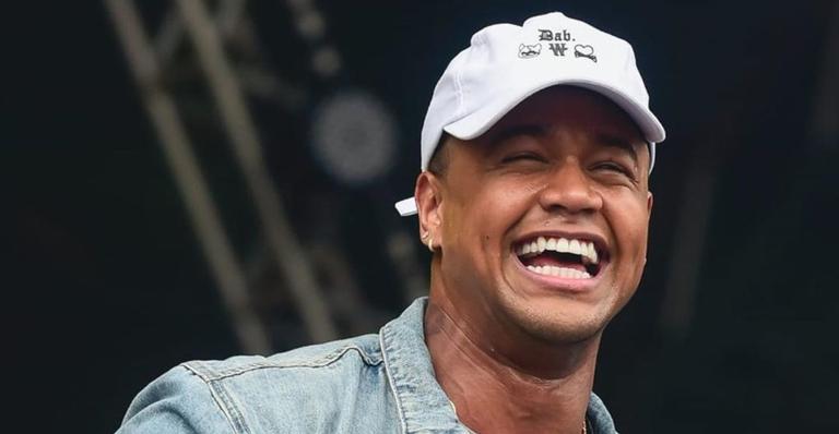 Malemolência! Leo Santana ostenta ‘volume grande’ em vídeo de show e leva web à loucura