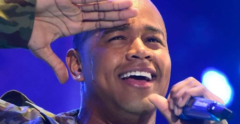 Sextou! Leo Santana publica vídeo sensual para comemorar a chegada do fim de semana e fãs enlouquecem