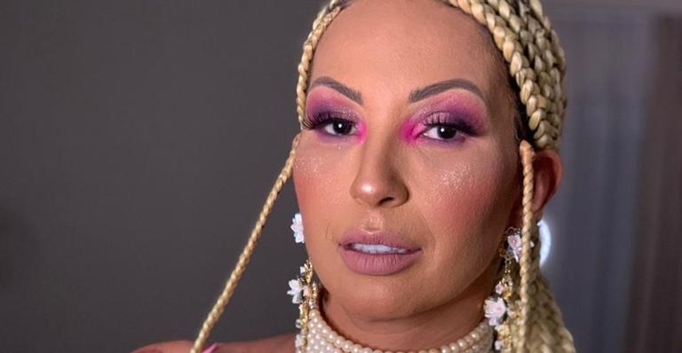 Bumbum na nuca! Valesca Popozuda comemora a chegada do fim de semana com pose sensual e olhar fatal
