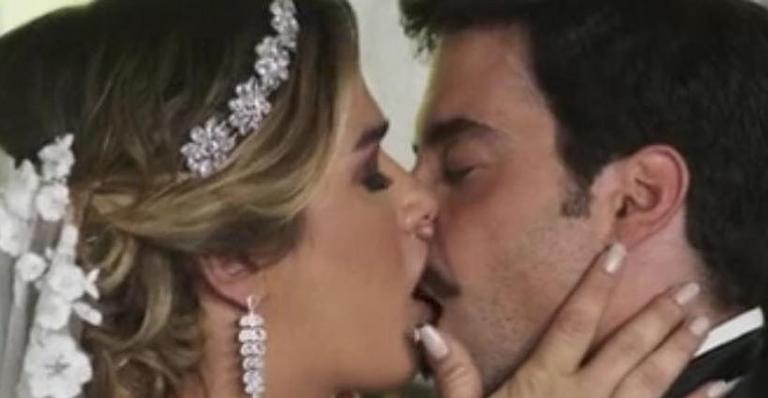 Após casamento de Britney e Abel em ”A Dona do Pedaço”, Walcyr Carrasco comemora 1º beijo trans na TV
