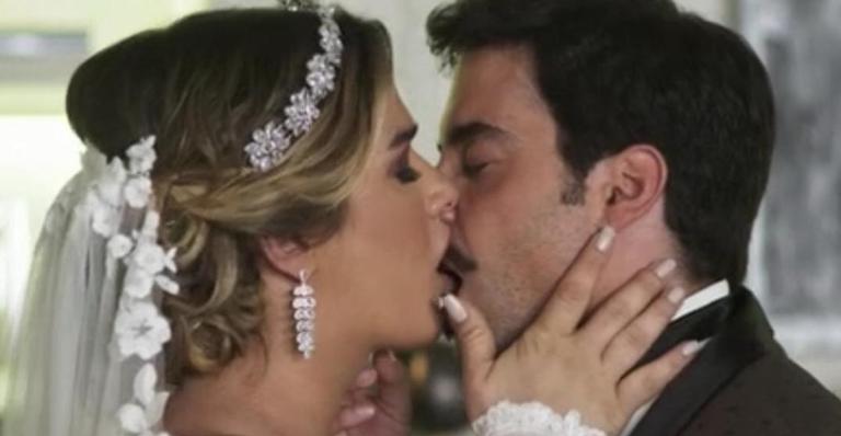 Após fim de ‘A Dona’, Glamour Garcia e Pedro Carvalho são visto juntos em shopping do Rio de Janeiro