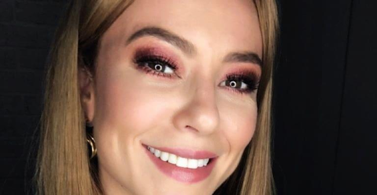 Com modelito justíssimo, Paolla Oliveira mostra equilíbrio em pose complicada