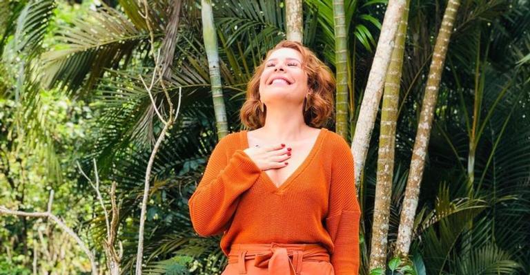 Solteira, Fernanda Souza curte jantar de aniversário da mãe em restaurante luxuoso