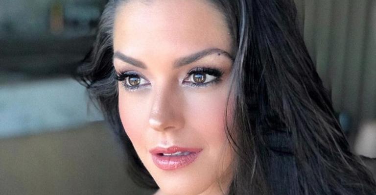 Thais Fersoza surge de vestido branco e sinaliza look para o Revéillon