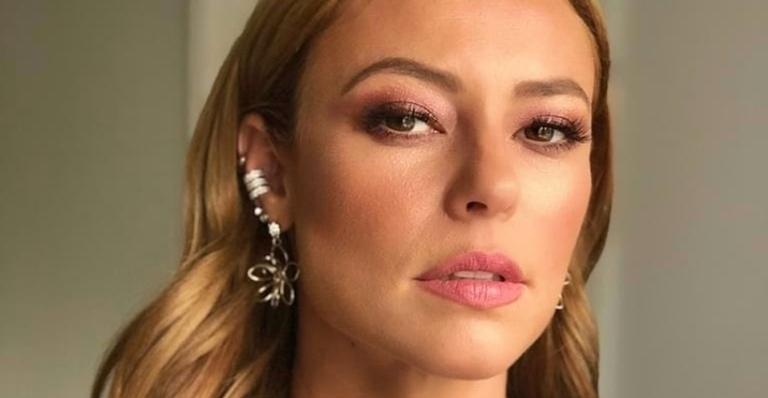Chique! Paolla Oliveira posa com modelito luxuoso avaliado em mais de R$ 23 mil