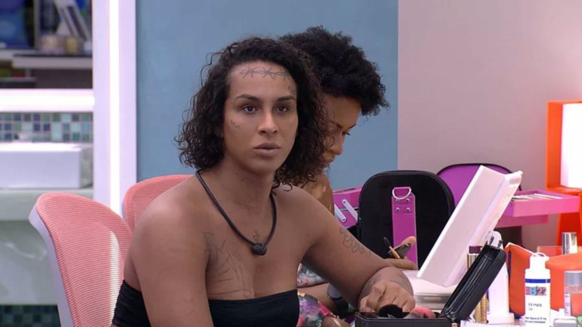 BBB22: Linn da Quebrada pressiona brother sobre confusão: “Comprou a briga”