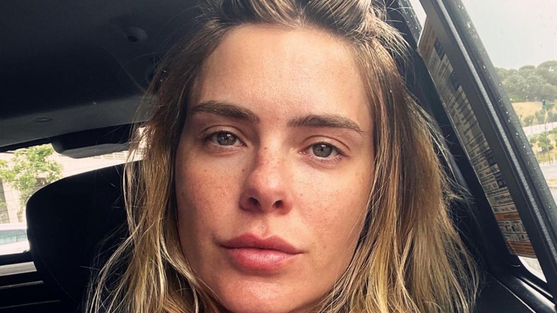 Carolina Dieckmann ostenta corpo sarado em foto de biquíni