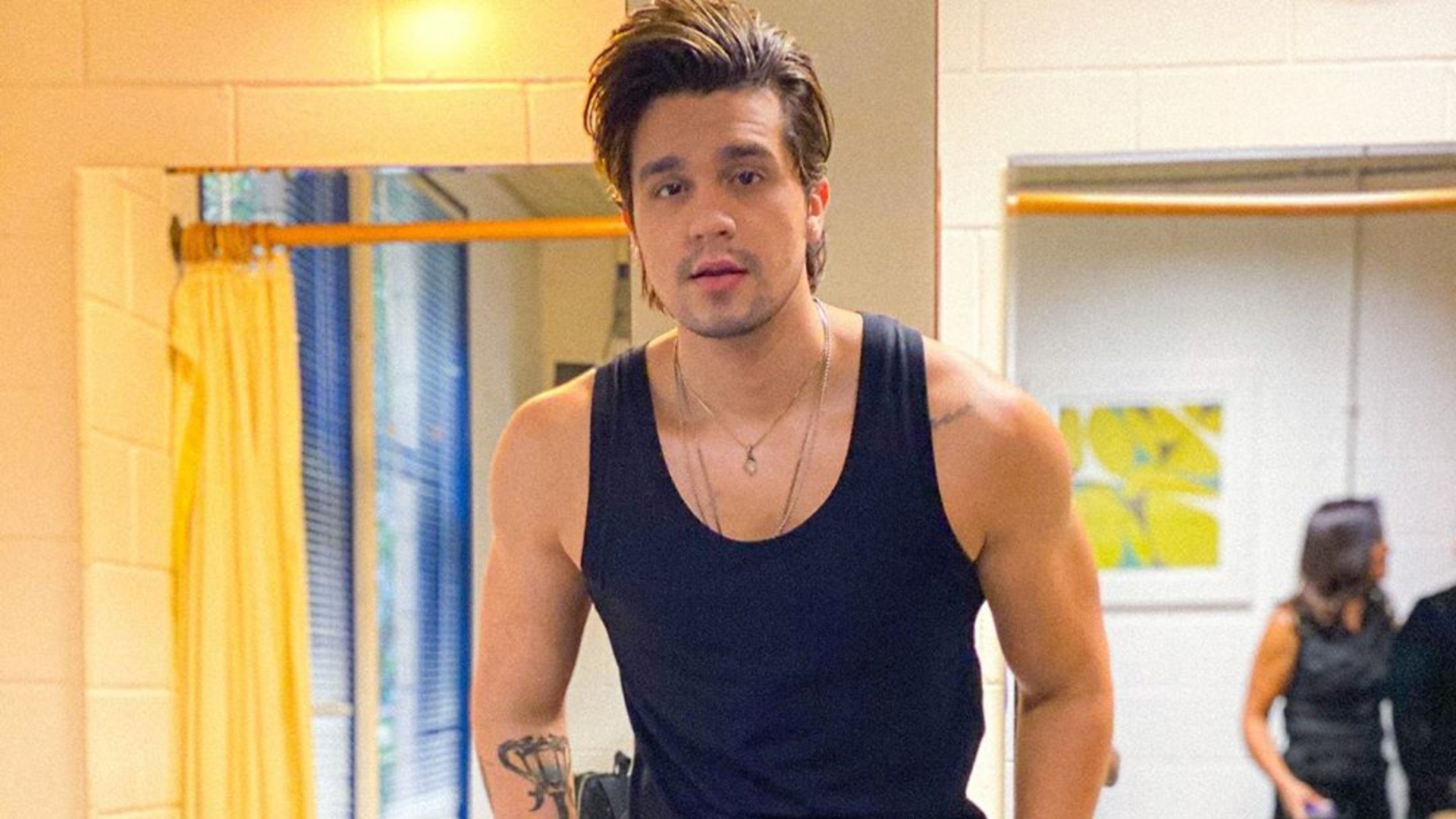 Sucesso absoluto! Durante transmisão ao vivo, Luan Santava promove casamento e faz confissão íntima