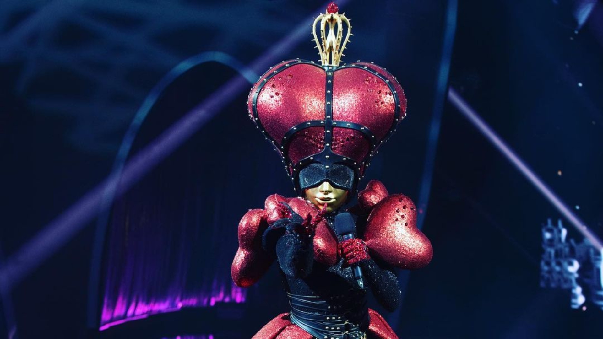 Atriz brasileira é desmascarada no ‘The Masked Singer Portugal’; Saiba quem é