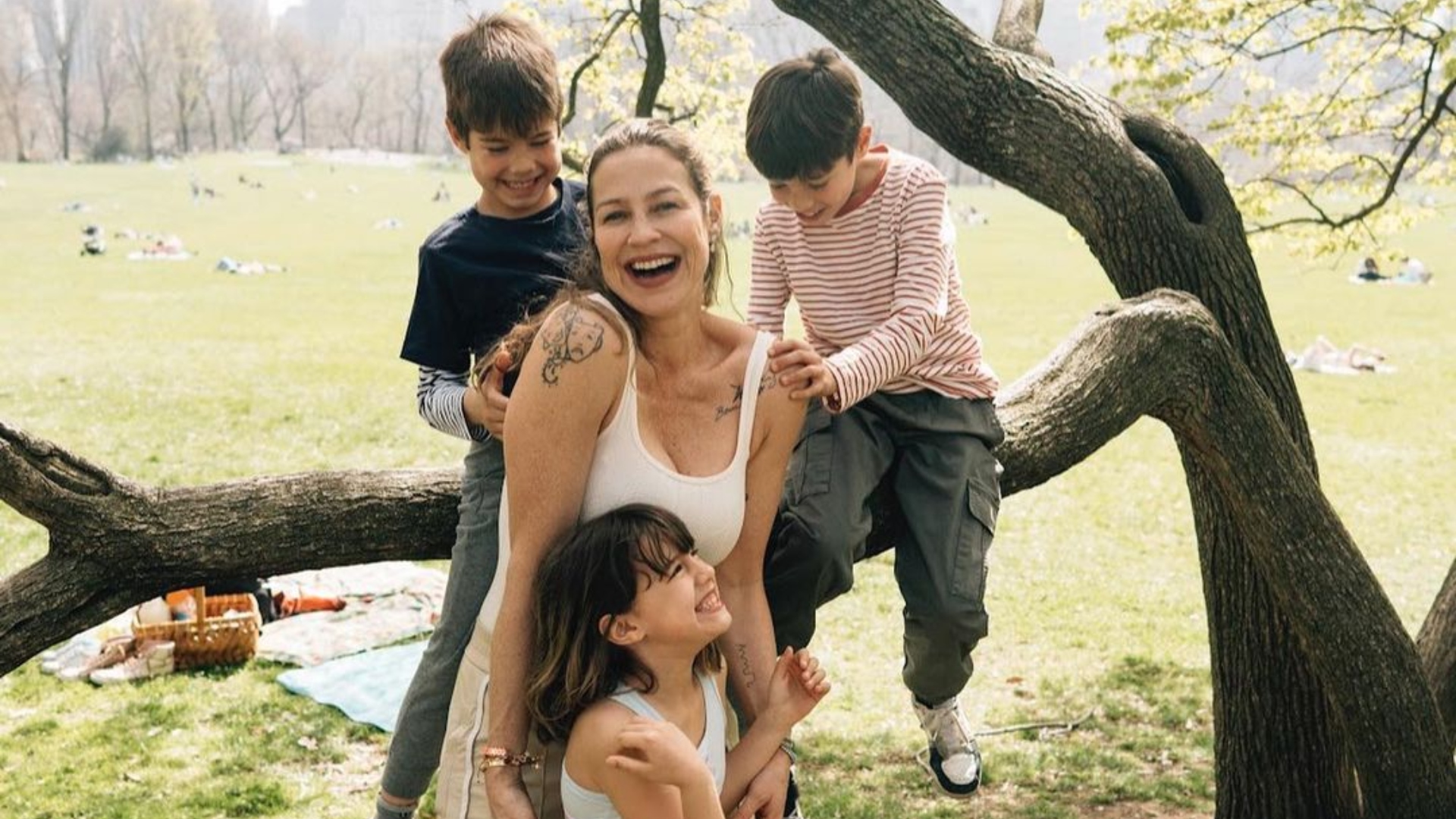Luana Piovani chora de saudades dos filhos: “Muito difícil ficar longe”