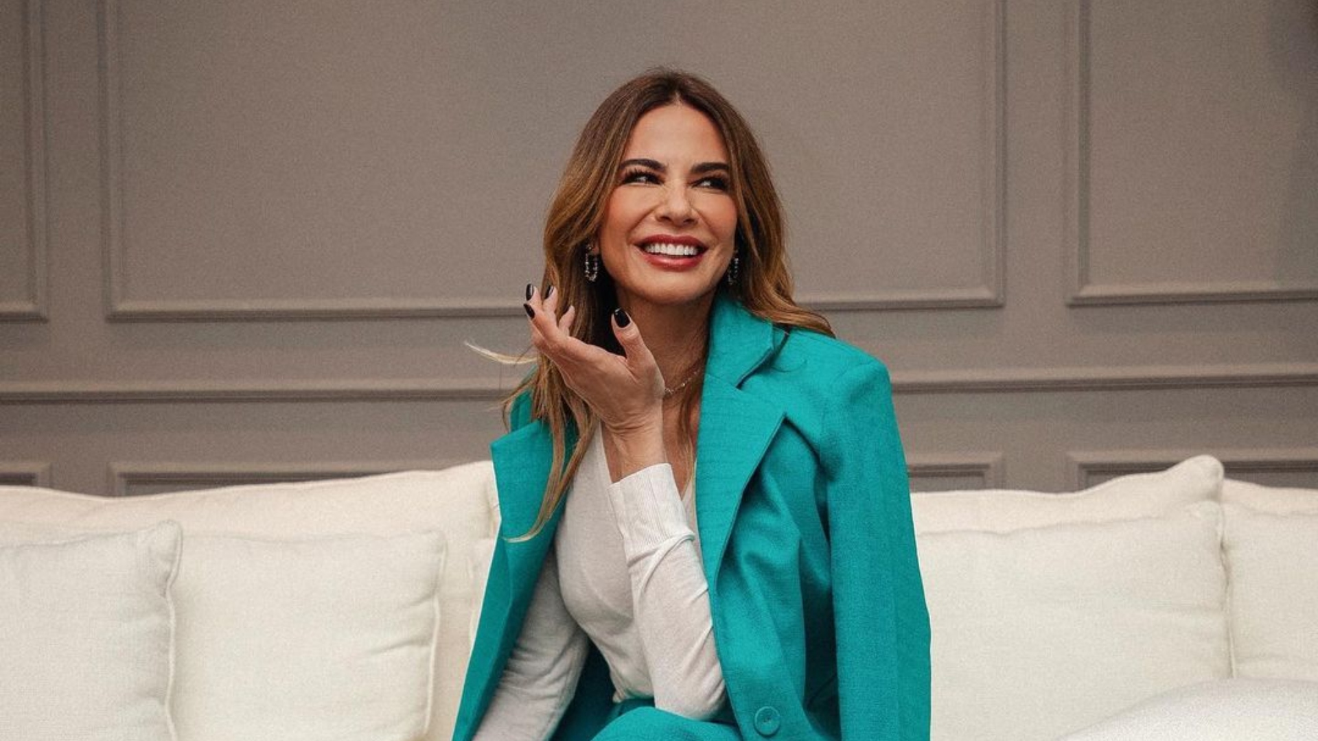 Luciana Gimenez compartilha vídeo no banho e viraliza