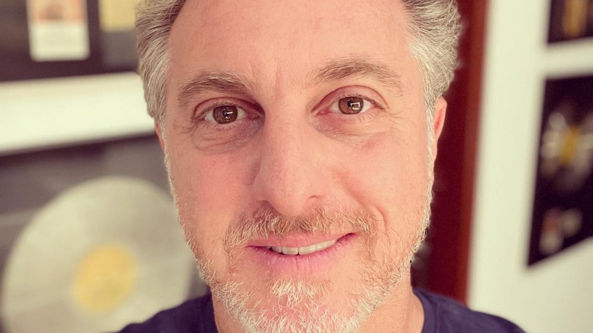 Globo reduzirá 50% do salário de Luciano Huck; Veja novo valor