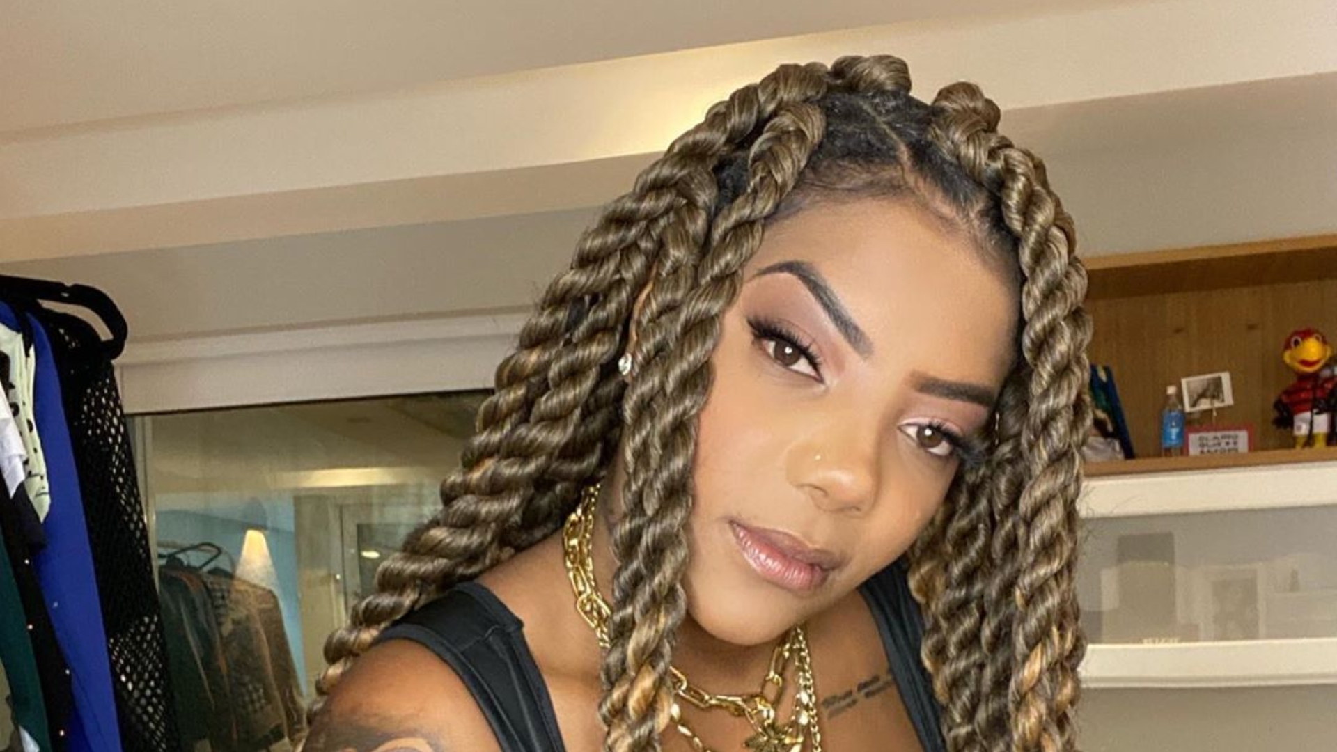 Maravilhosa! Ludmilla mostra cabelo natural cheio de cachos: “Bem bonitinhos”