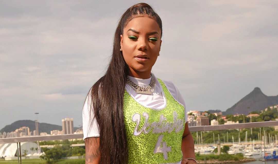 Ludmilla assusta fãs ao surgir em um hospital e com soro no braço