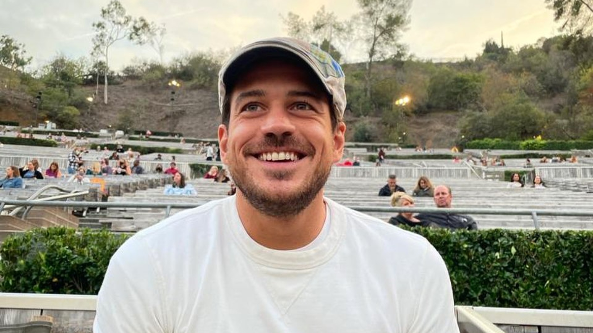 Marco Pigossi agradece apoio após assumir namoro com diretor italiano