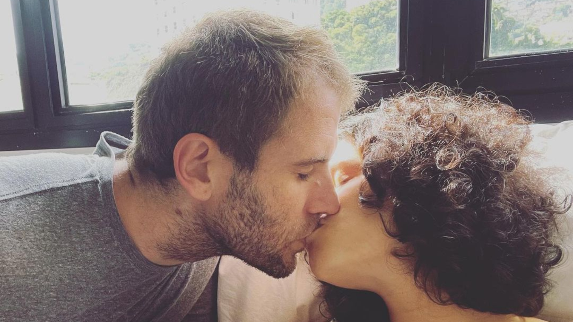 Maria Flor posta fotos com seu primeiro filho: “Nosso melhor TBT”