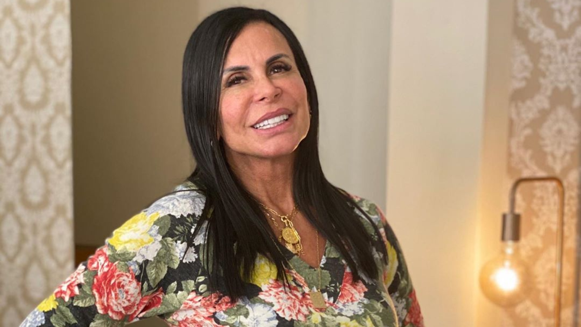 A nova loira do pedaço! Gretchen aparece com os cabelos mais claros e impressiona: ”Está maravilhosa”