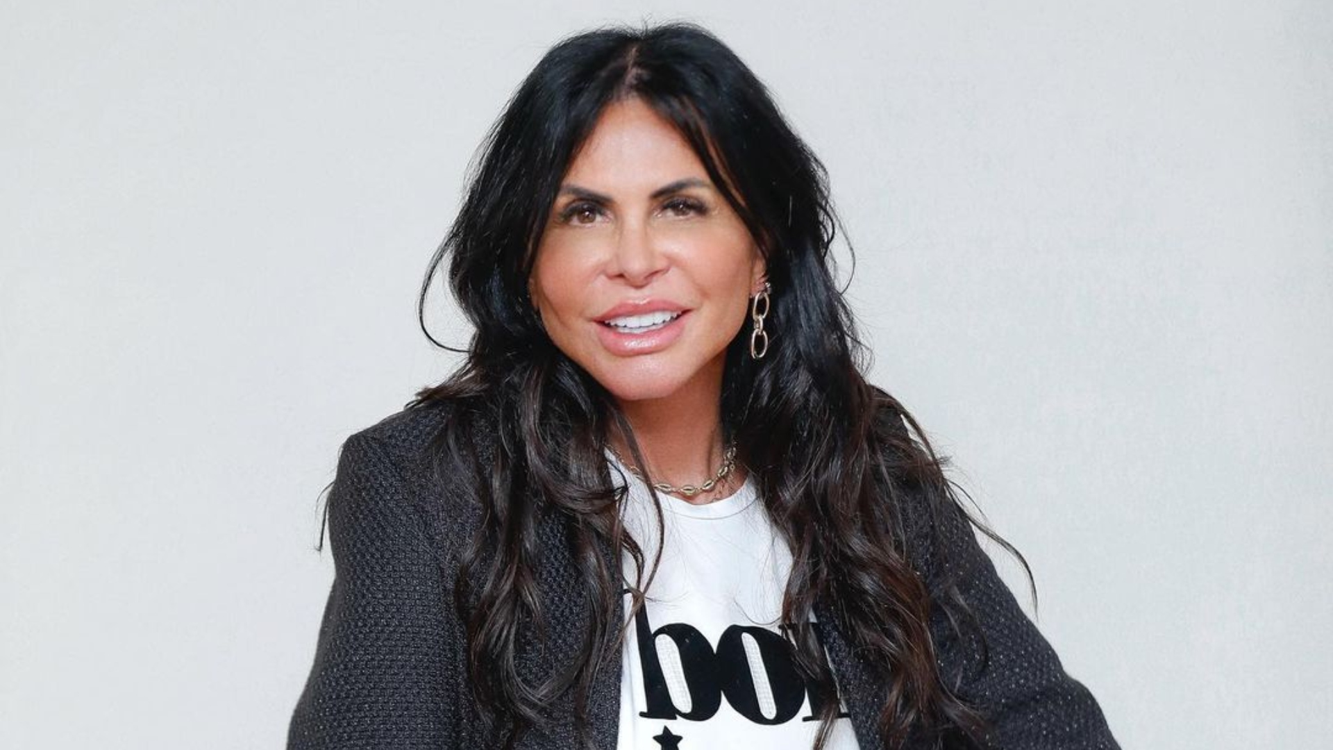 Gretchen rebola no chão e faz coreografia de ‘Envolver’, de Anitta