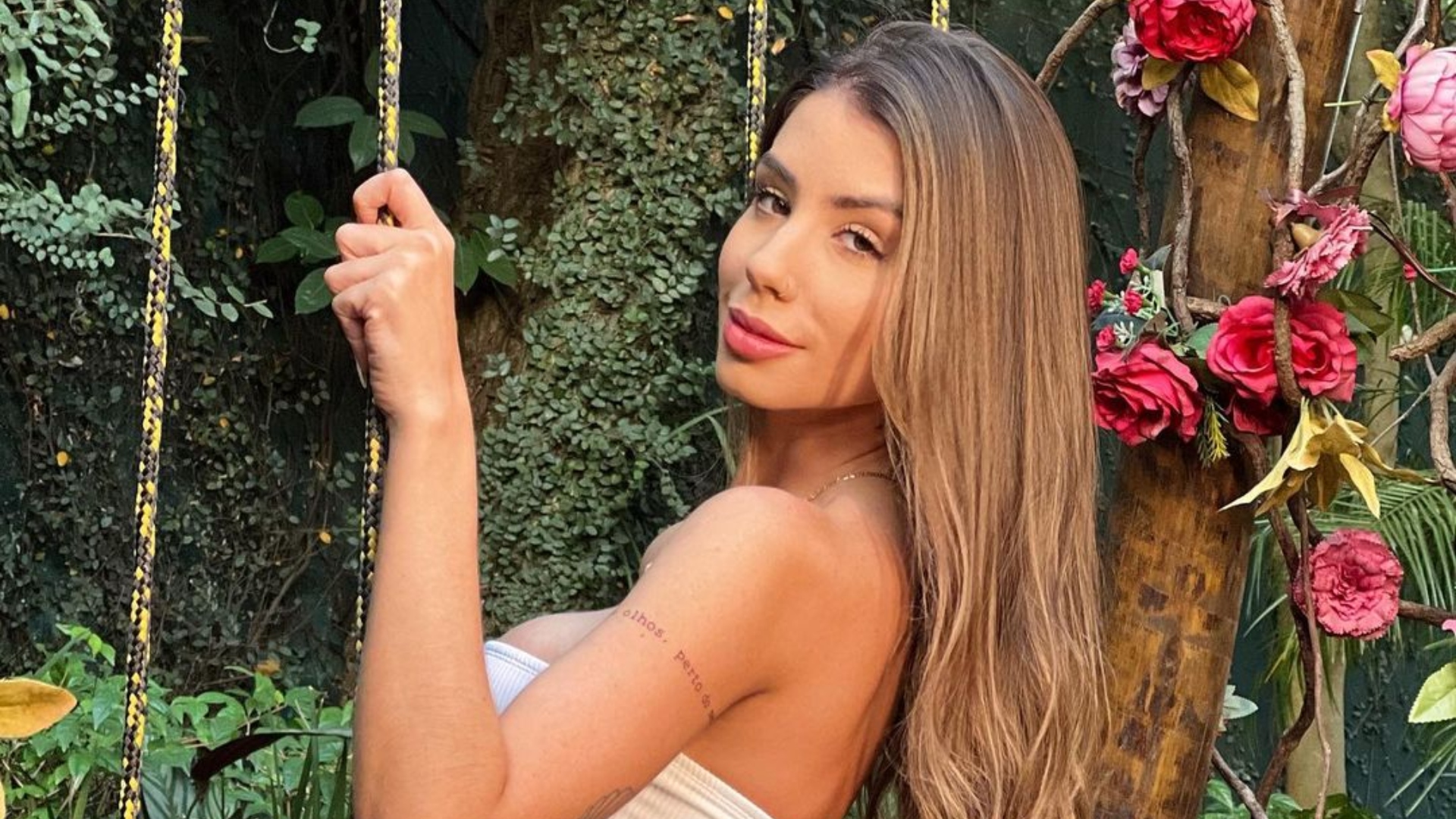 Maria Lina conta que está com pulga: “Cheia de coceira”