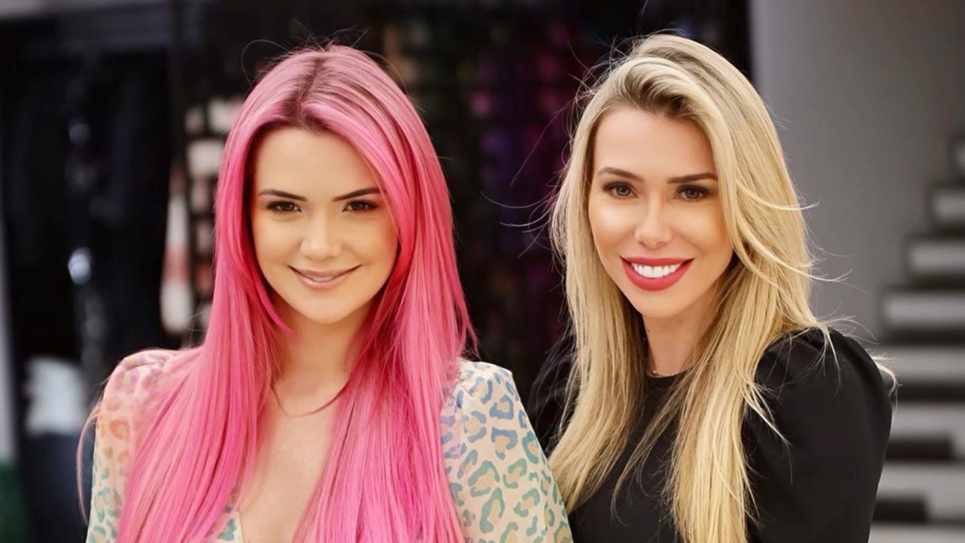 Em um ensaio especial, Marcela Mc Gowan posa em clima encantado com a irmã
