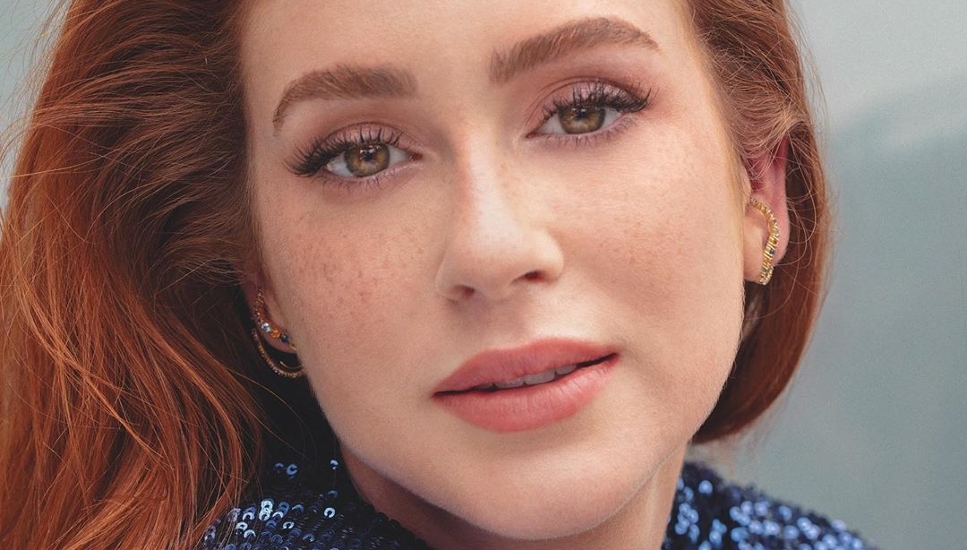 Zero defeitos! De biquíni, Marina Ruy Barbosa é abraçada por Alexandre Negrão e ganha mão boba no bumbum