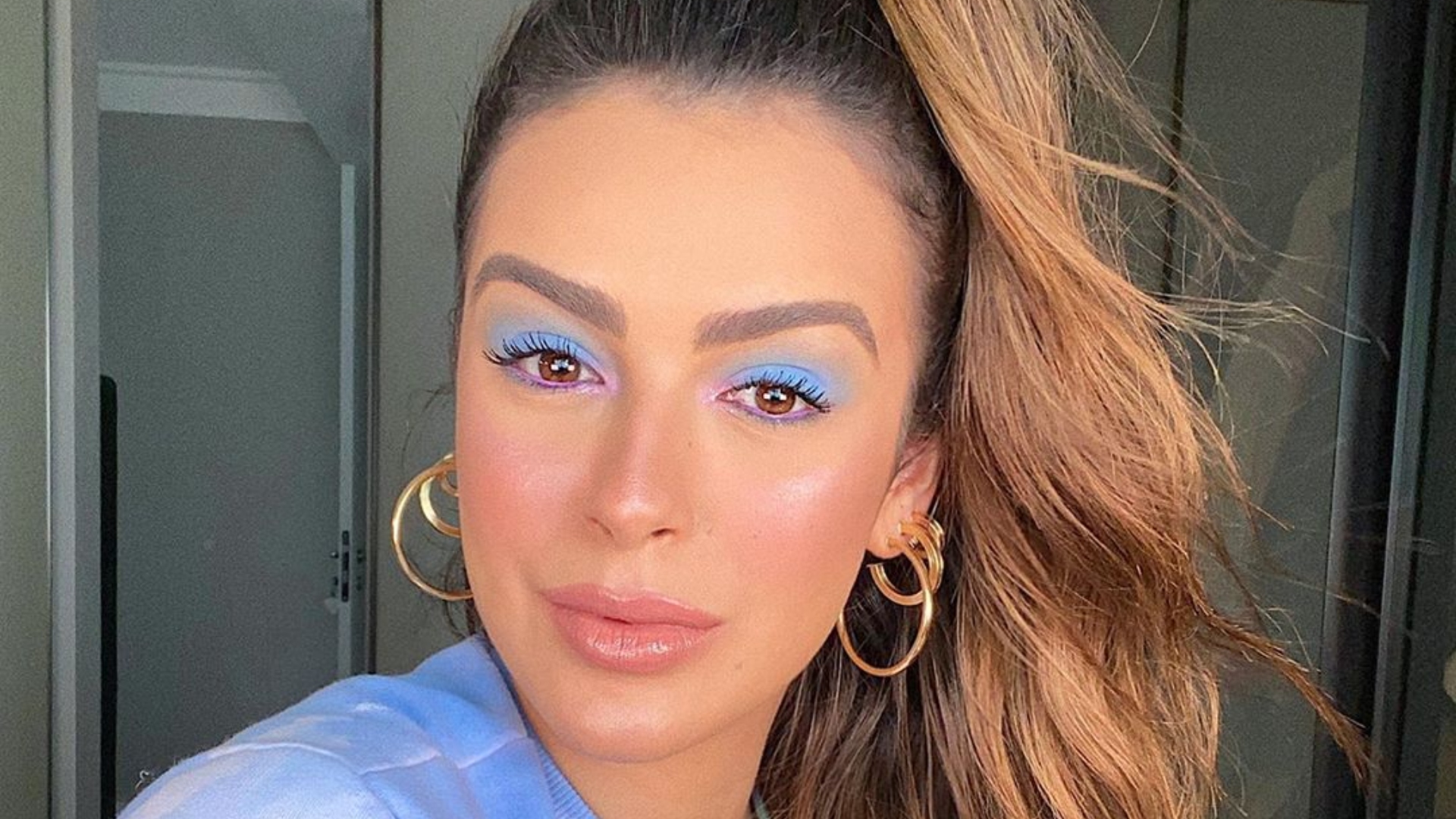 Make colorida em 5 minutos! Blogueira dá dicas de como deixar sua maquiagem repleta de cor