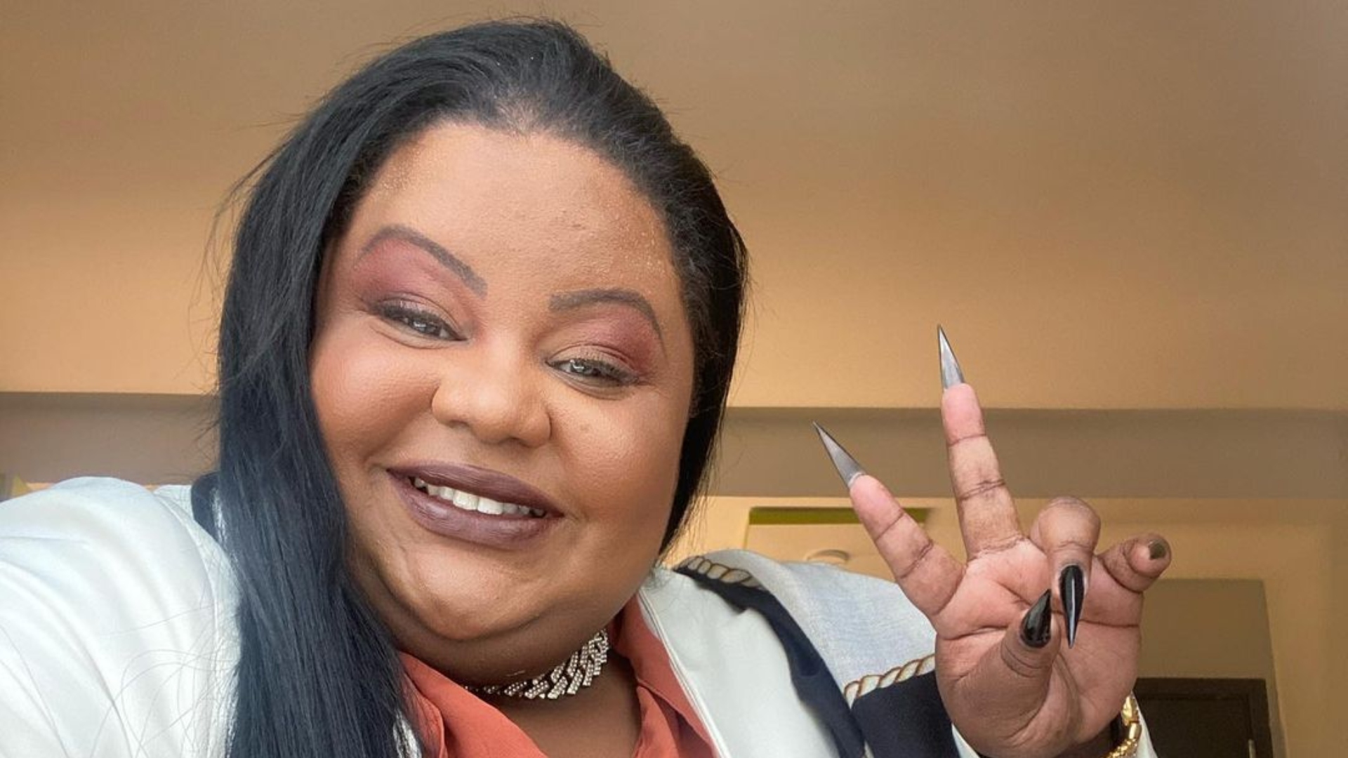 Mc Carol sofre gordofobia durante show e é comparada com Thais Carla: “É elogio”