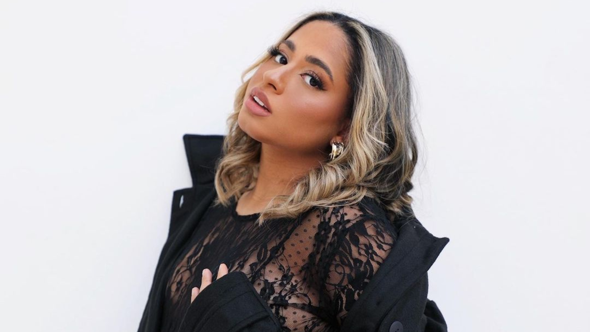 Mc Loma desabafa sobre dificuldades na amamentação: “Quase desistindo”