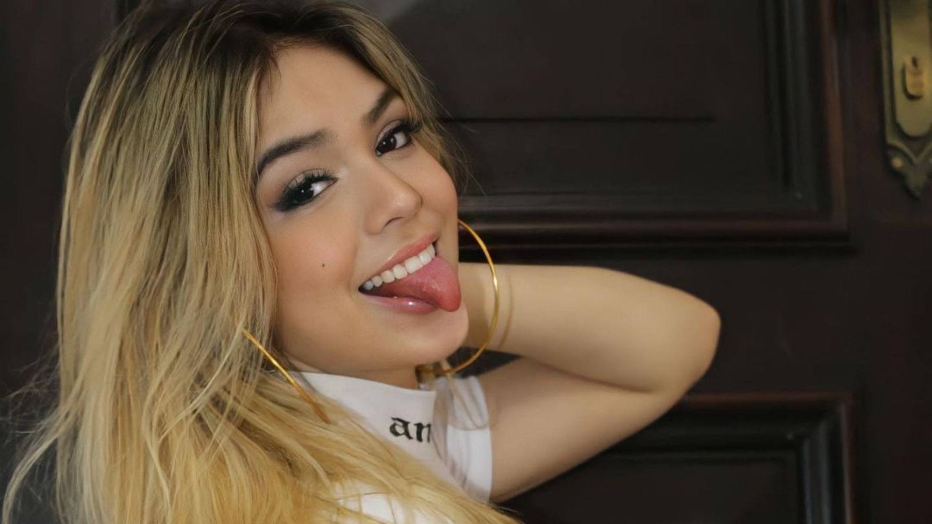 Melody ironiza e afirma ser milionária com 14 anos