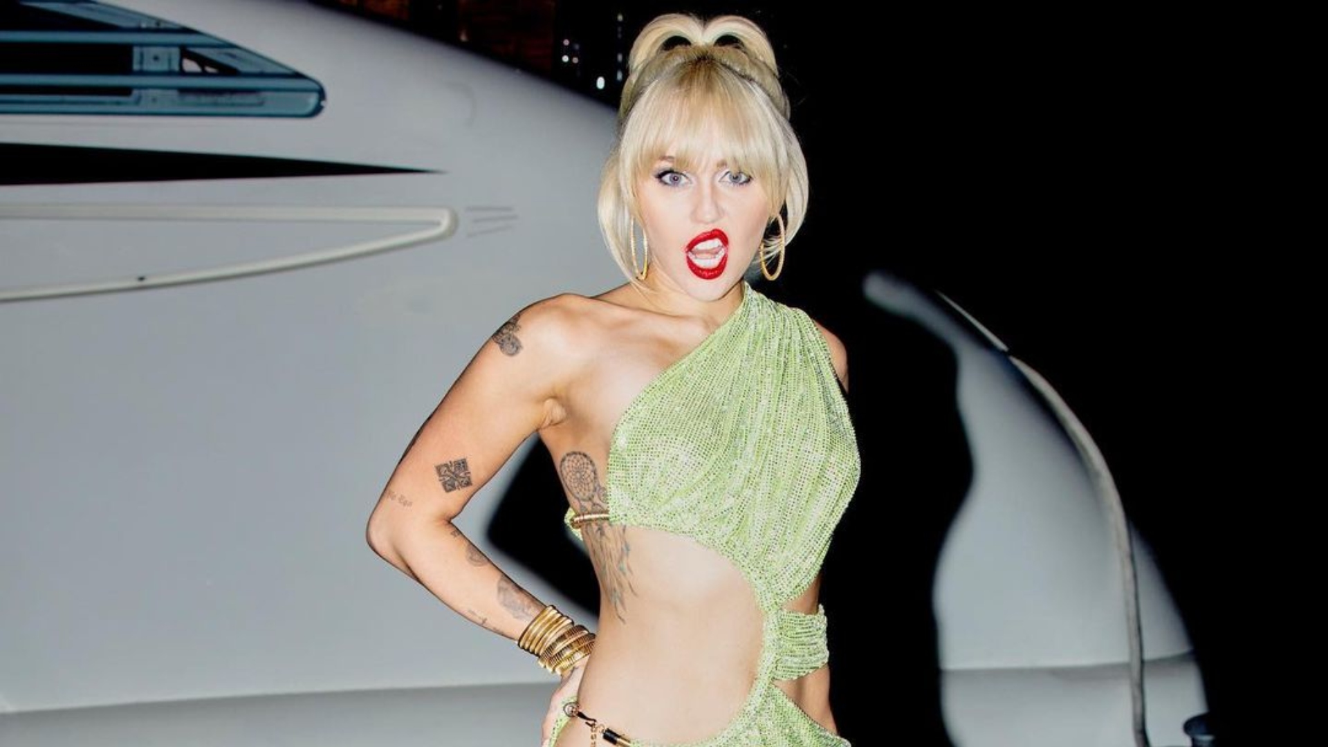 Miley Cyrus passa por incidente em avião durante uma tempestade