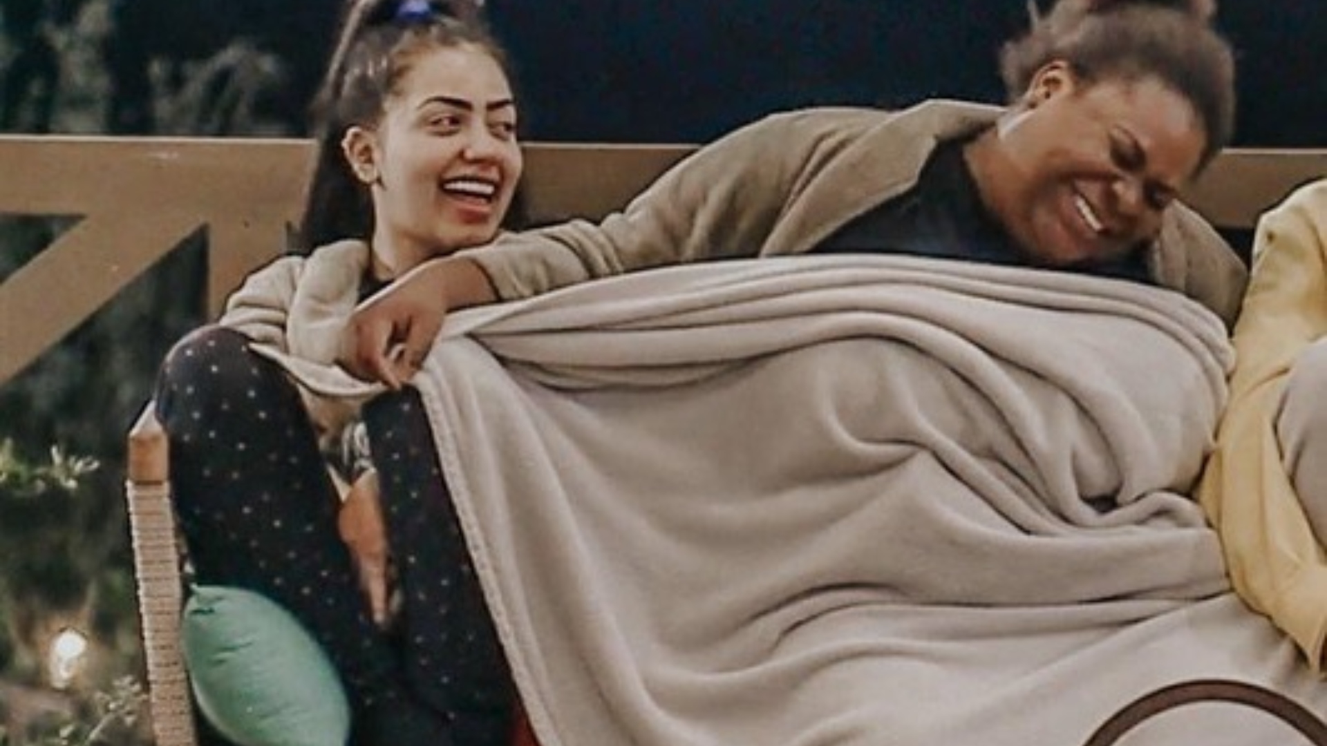 A Fazenda 12: Peões insinuam rivalidade feminina entre Jojo Todynho e MC Mirella e perfil cantora rebate: “Não toleramos”