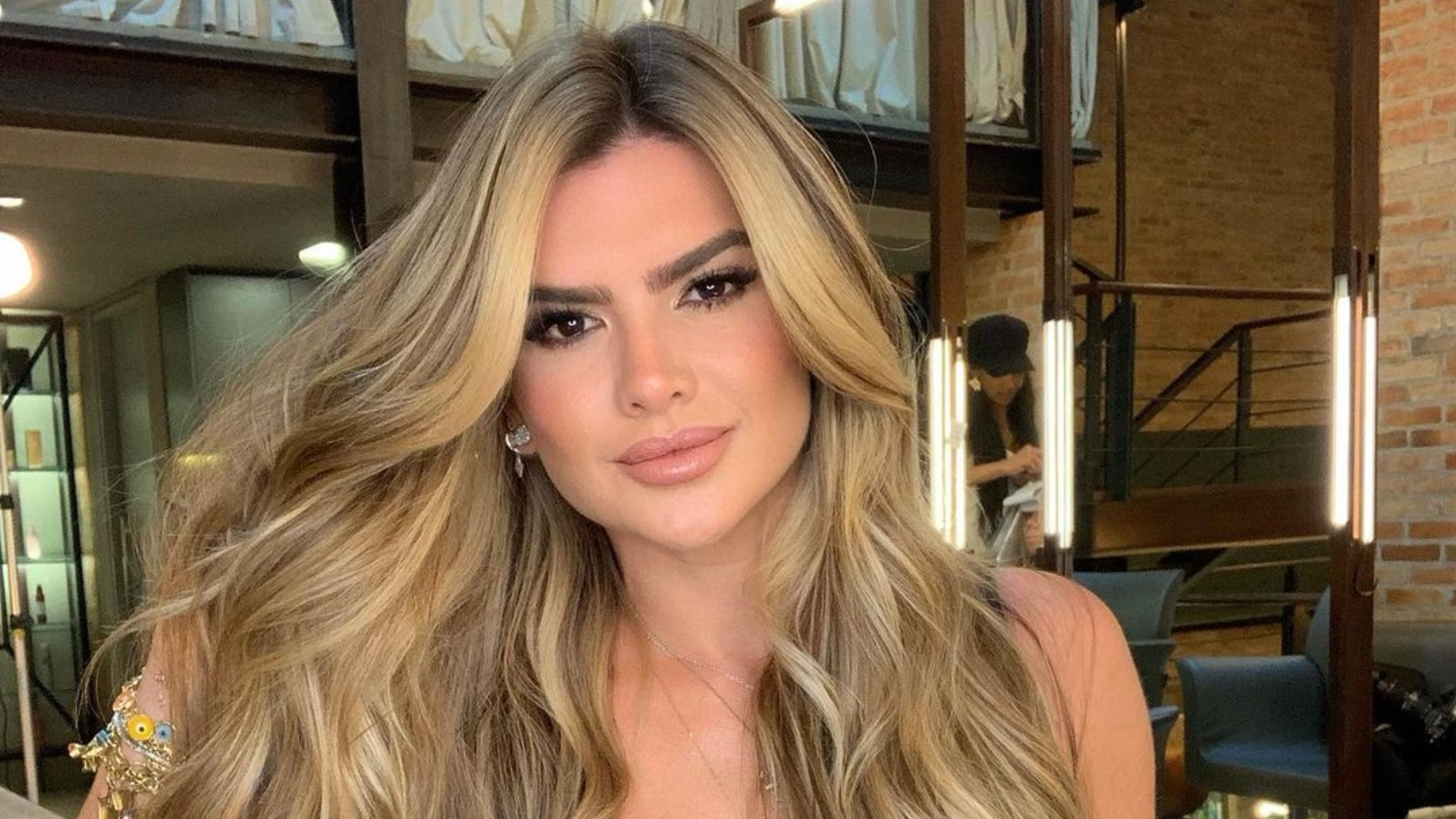 EITA! Mirella Santos exibe clique mega íntimo