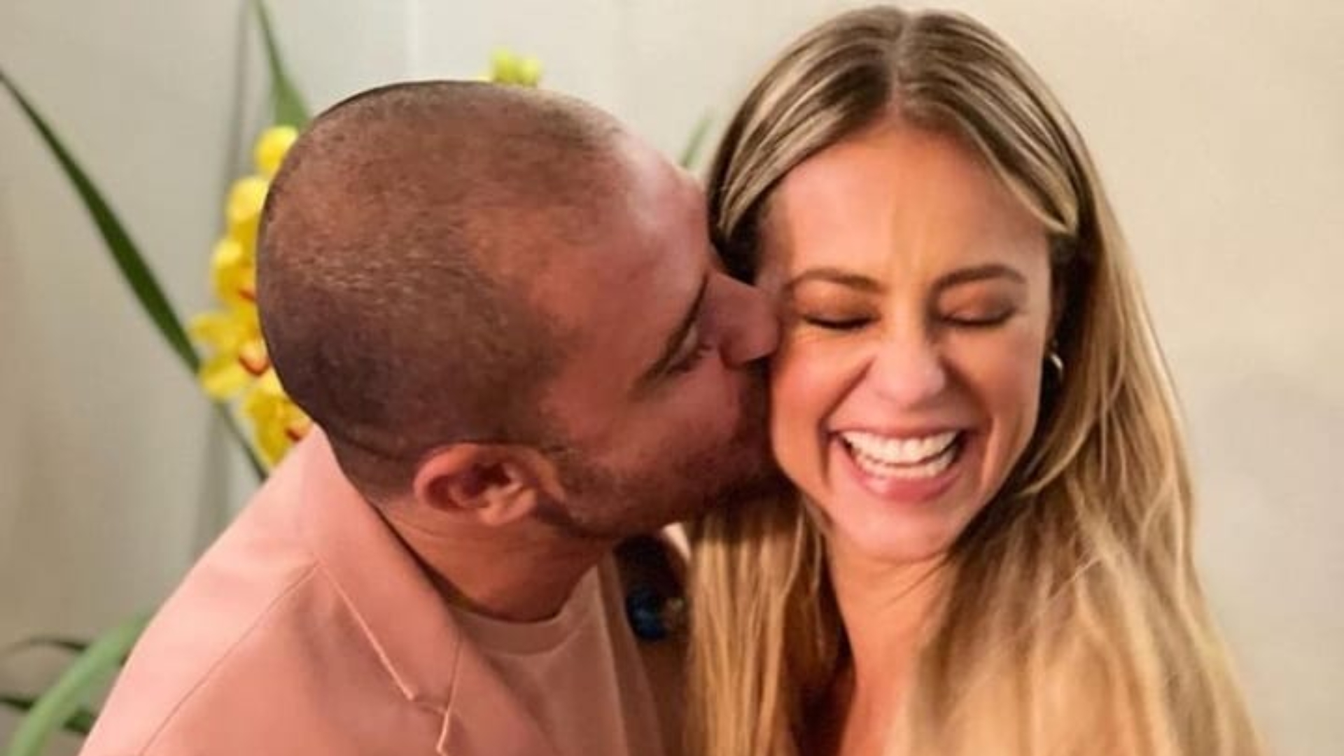 Paolla Oliveira deixa comentário ousado na foto de Diogo Nogueira sem camisa