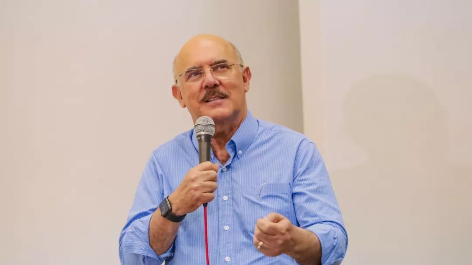 Ministro da Educação tem ataque de fúria e dá declaração polêmica sobre pessoas trans