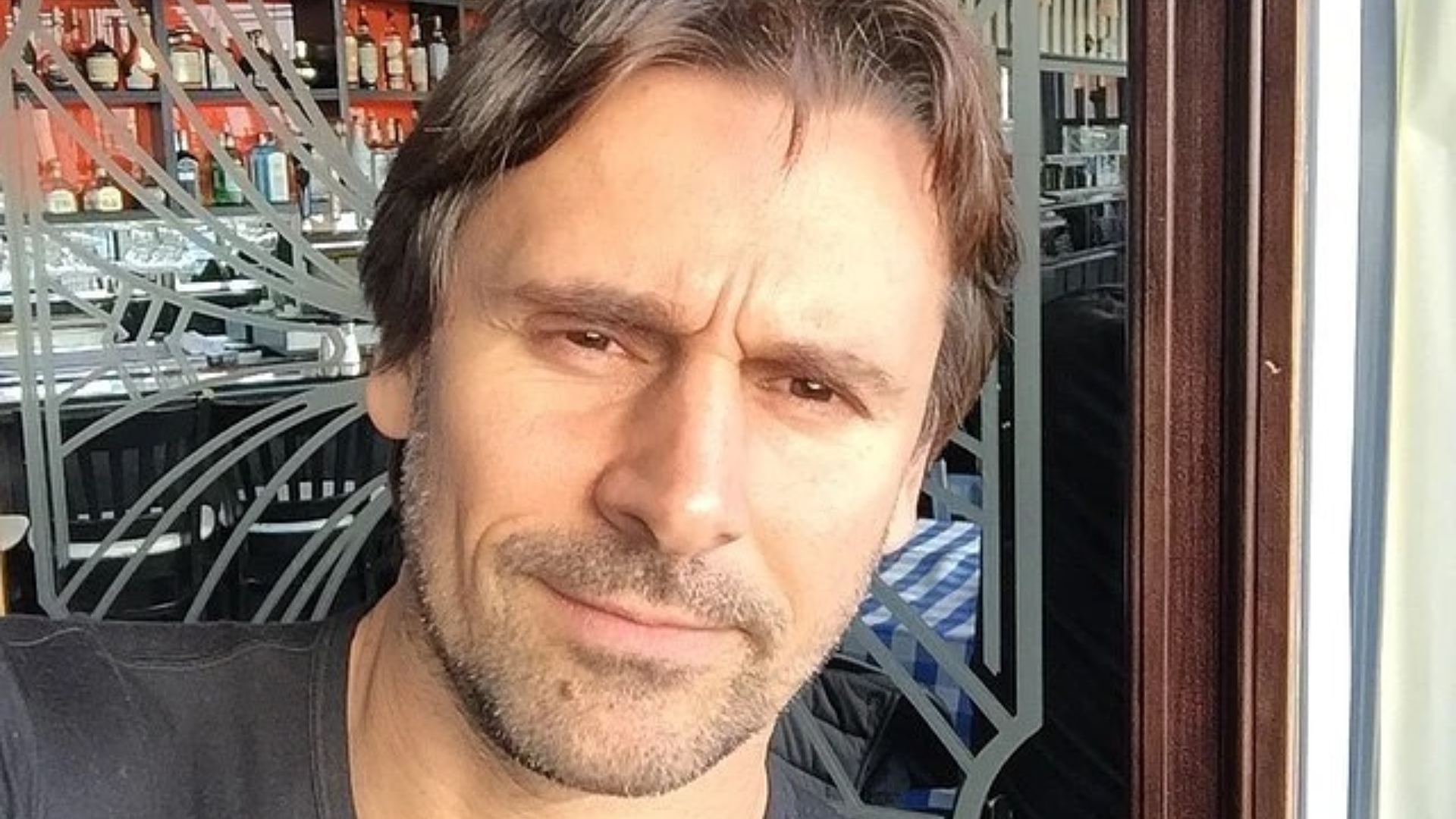 Sem papas na língua, Murilo Rosa pede emprego para ex-BBB
