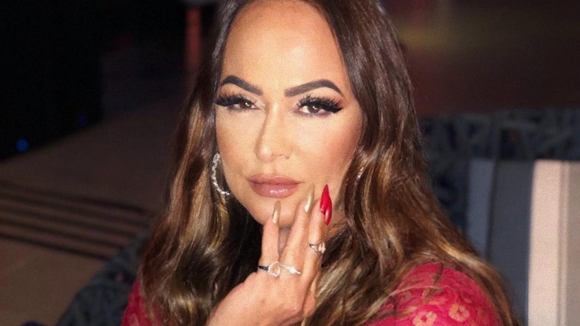 Aos 55 anos, mãe de Neymar Jr. tem affair com modelo fitness de 36 anos