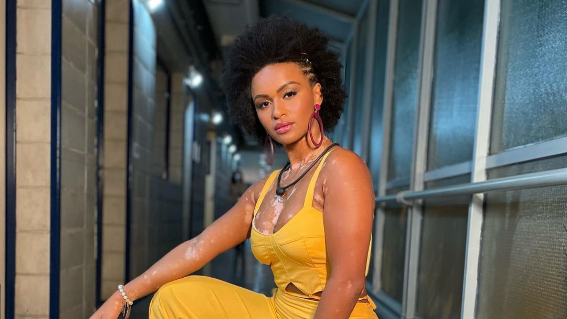 Ex-BBB22 Natália posa com a bisavó e jovialidade surpreende
