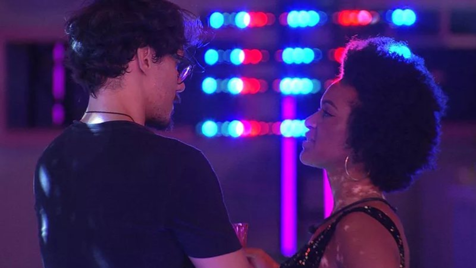 BBB22: Natália faz proposta ousada para Eliezer e ele nega: “Eu não vou transar com mulher bêbada”