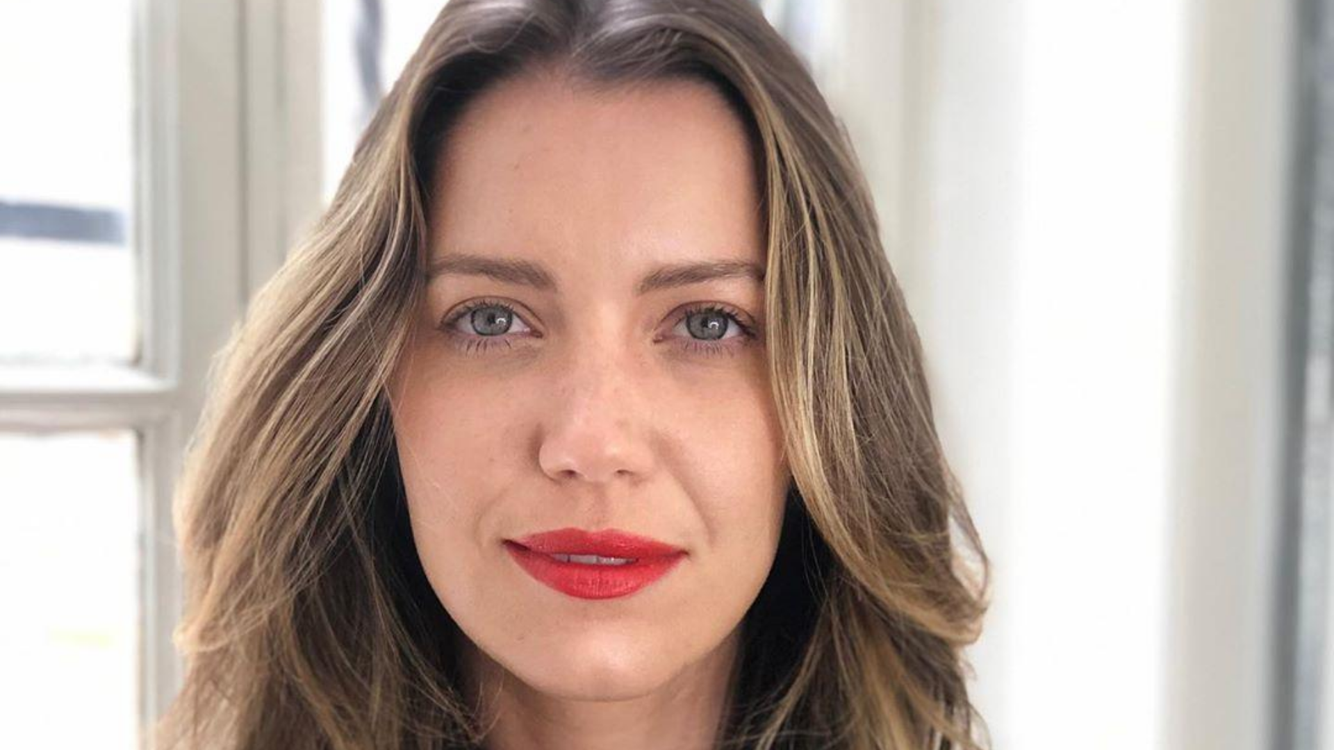 À espera de sua primeira filha, Nathalia Dill mostra o presente que está tricotando: “Estou fazendo há dois dias”