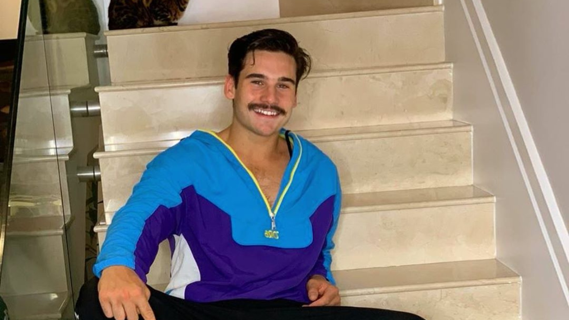 Nicolas Prattes mostra bastidores de ‘Éramos Seis’ e é aclamado pelo público: “O melhor Alfredo que já existiu”