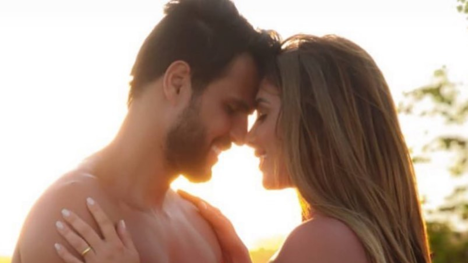 Nicole Bahls confirma fim do casamento com Marcelo Bimbi