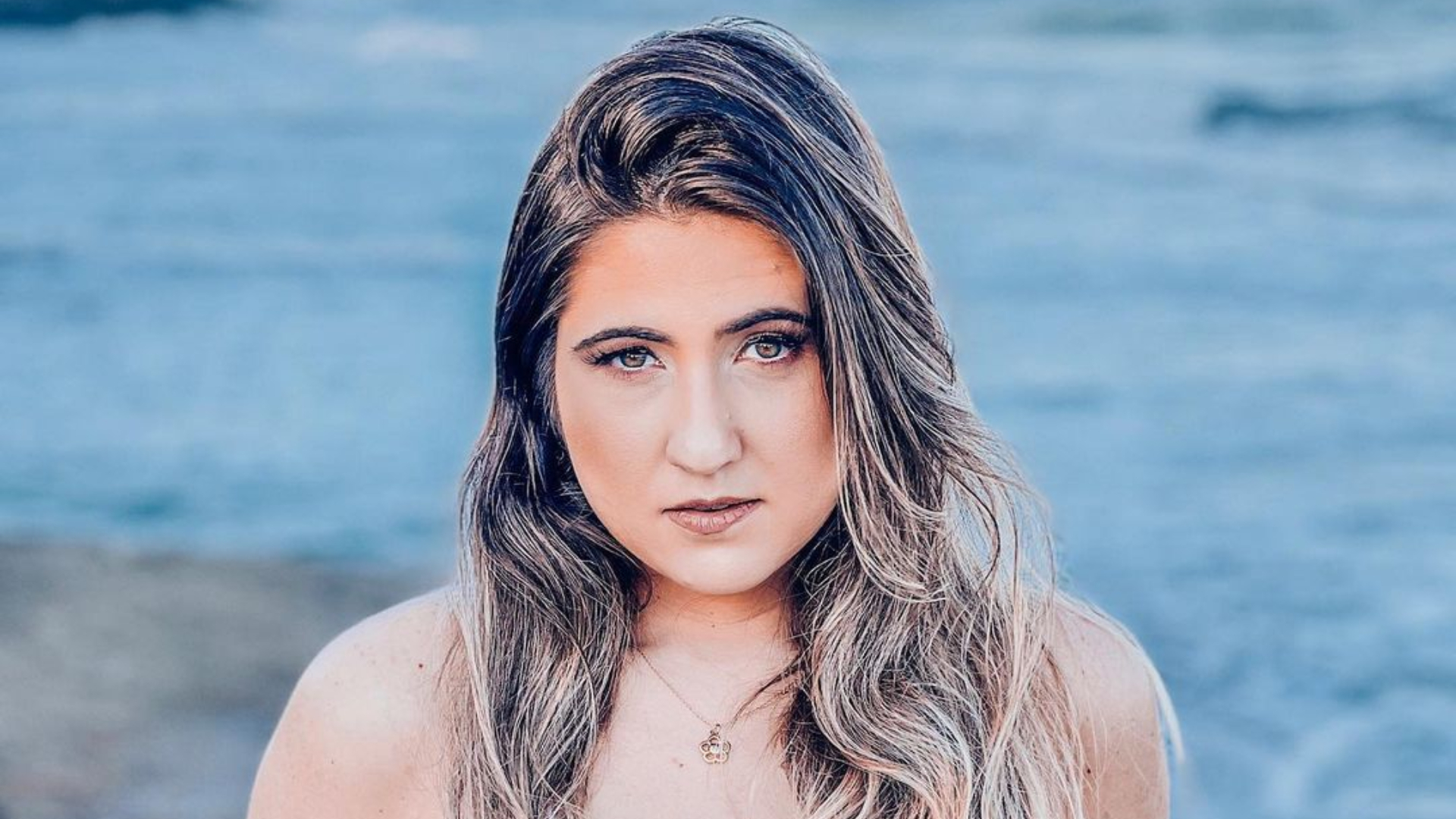 Mica Condé lança projeto com histórias de mulheres reais sobre empoderamento feminino, aceitação e superação