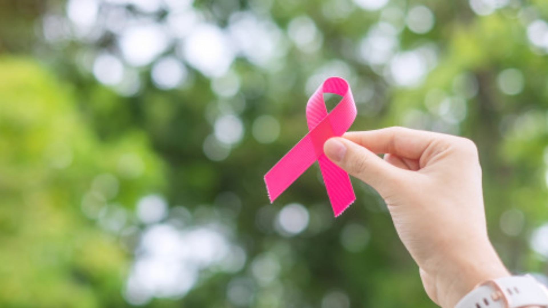 Outubro Rosa: Psicóloga explica a importância de personalidades positivas no tratamento contra o câncer de mama