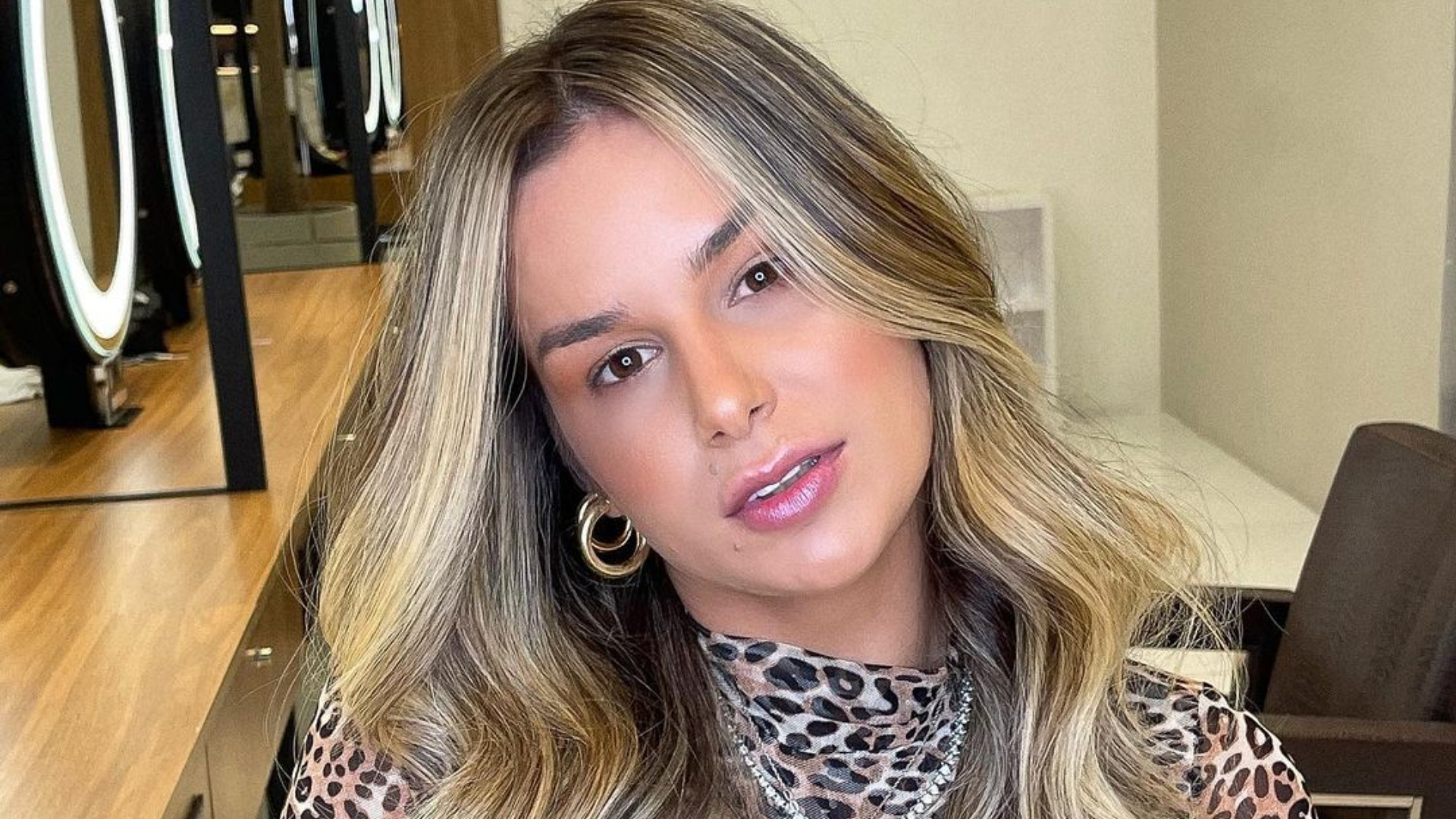 Pamella Holanda chora e desabafa sobre condições de vida